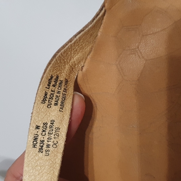 Olukai Honu Hawaain Sea Turtle Leather Sandals - Picture 5 of 8